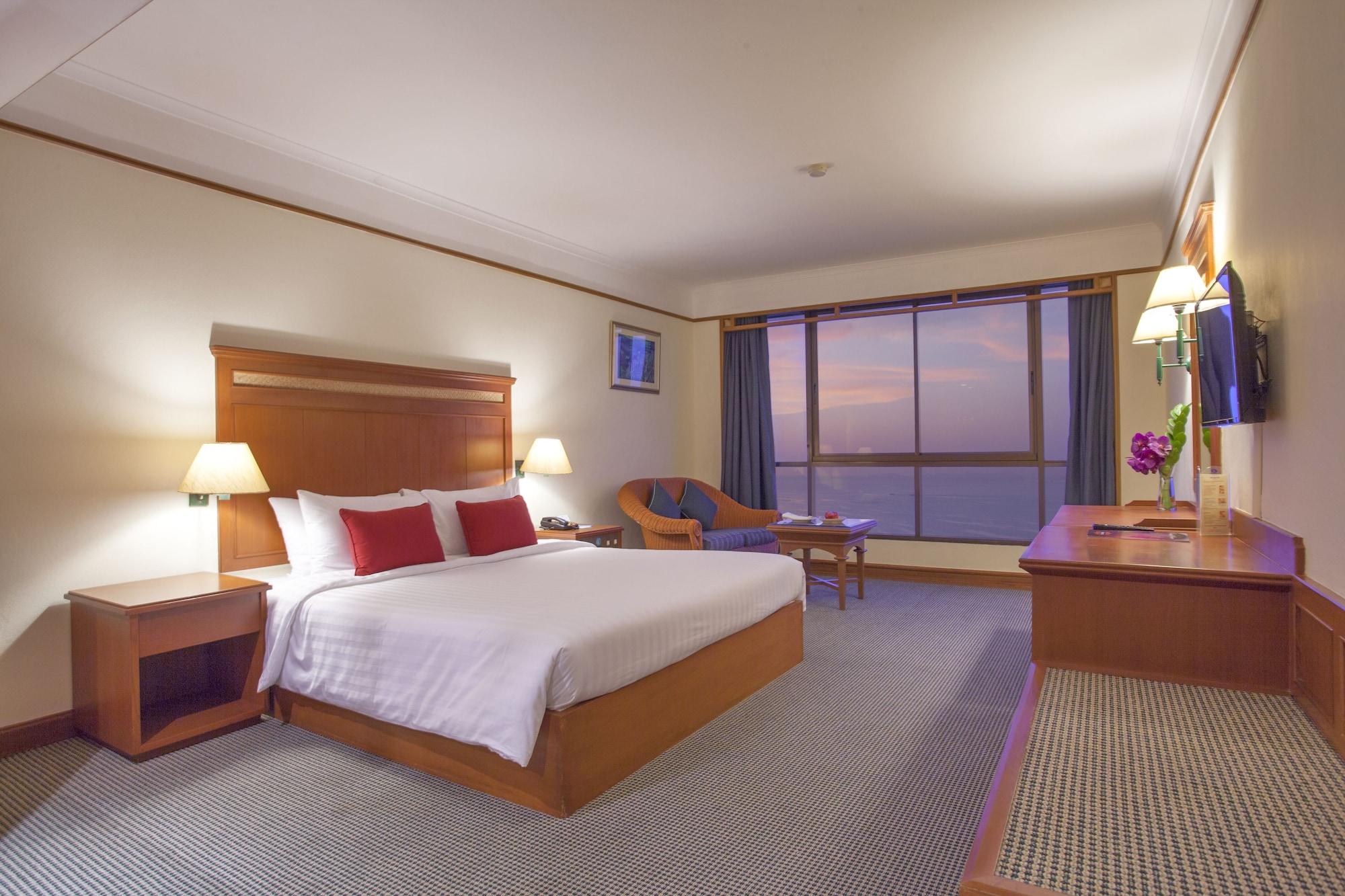 Cholchan Pattaya Beach Resort - Sha Extra Plus Exterior foto Deluxe Ocean View Room