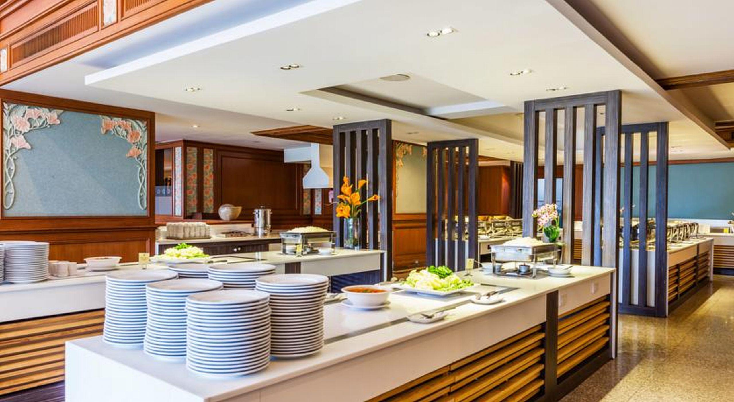 Cholchan Pattaya Beach Resort - Sha Extra Plus Exterior foto The buffet at the hotel
