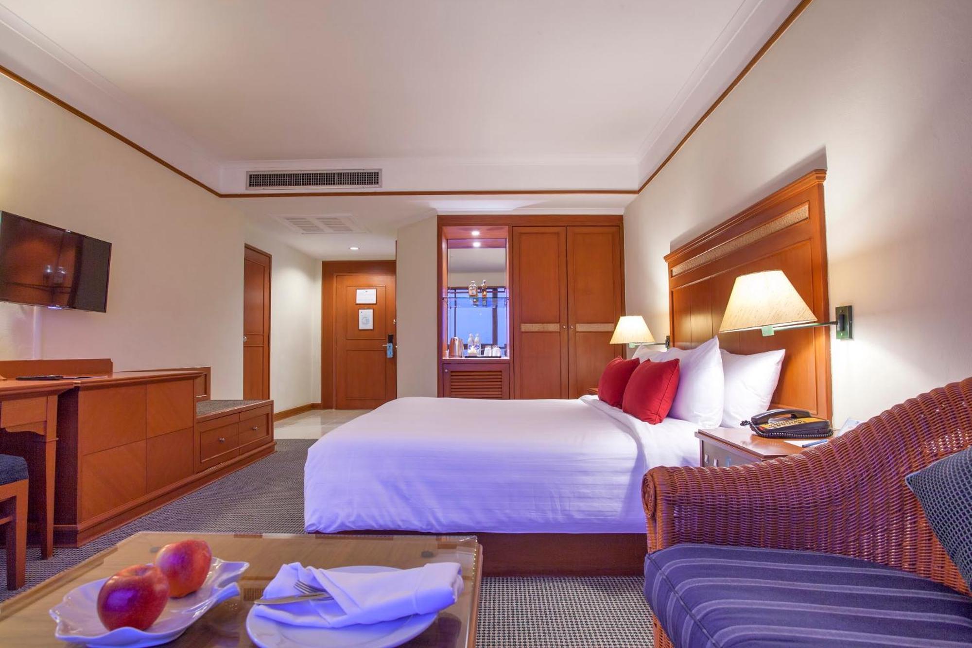 Cholchan Pattaya Beach Resort - Sha Extra Plus Quarto foto Deluxe Room