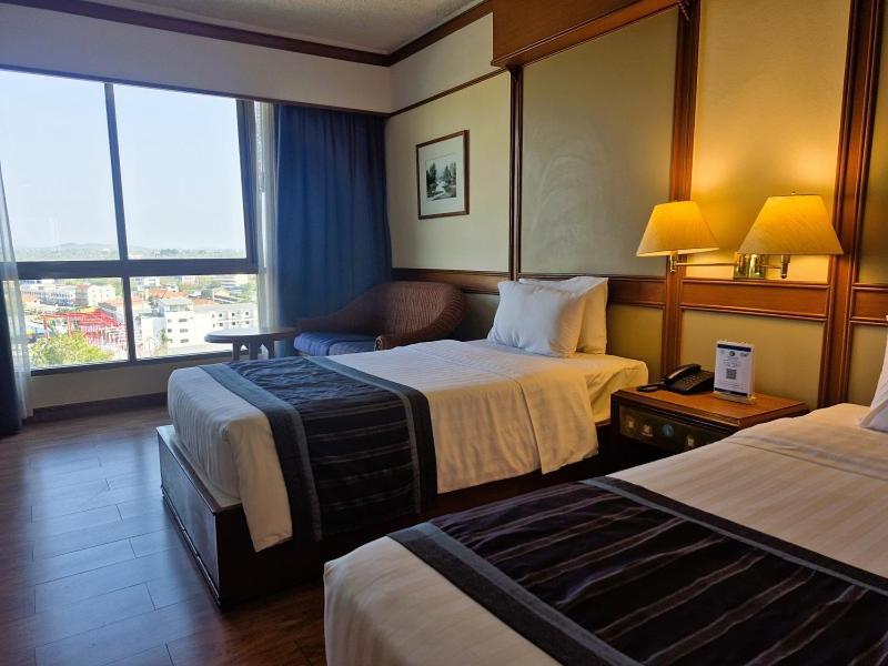Cholchan Pattaya Beach Resort - Sha Extra Plus Exterior foto