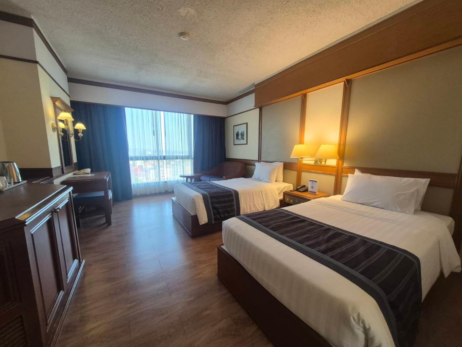 Cholchan Pattaya Beach Resort - Sha Extra Plus Exterior foto