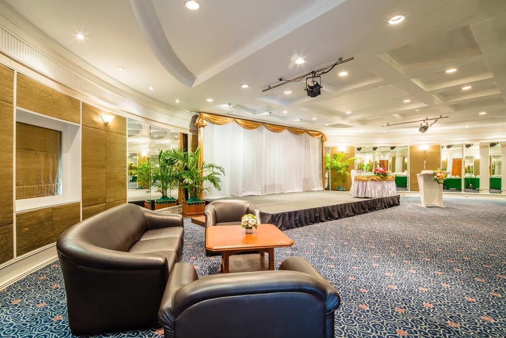 Cholchan Pattaya Beach Resort - Sha Extra Plus Exterior foto The ballroom
