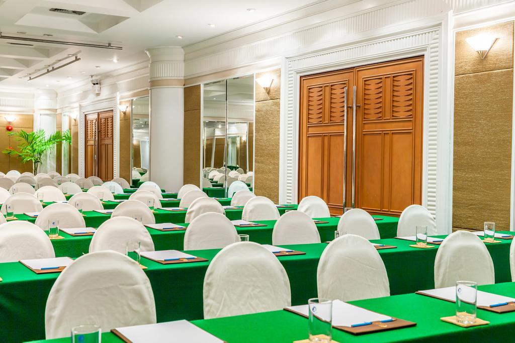 Cholchan Pattaya Beach Resort - Sha Extra Plus Exterior foto Meeting room