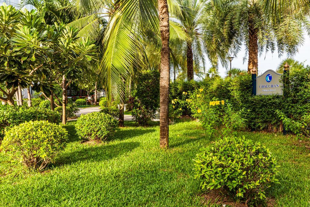 Cholchan Pattaya Beach Resort - Sha Extra Plus Exterior foto View of the campus