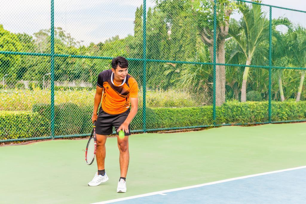 Cholchan Pattaya Beach Resort - Sha Extra Plus Exterior foto Tennis