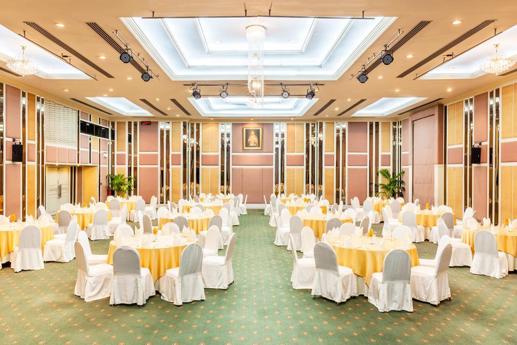 Cholchan Pattaya Beach Resort - Sha Extra Plus Exterior foto The ballroom of the hotel