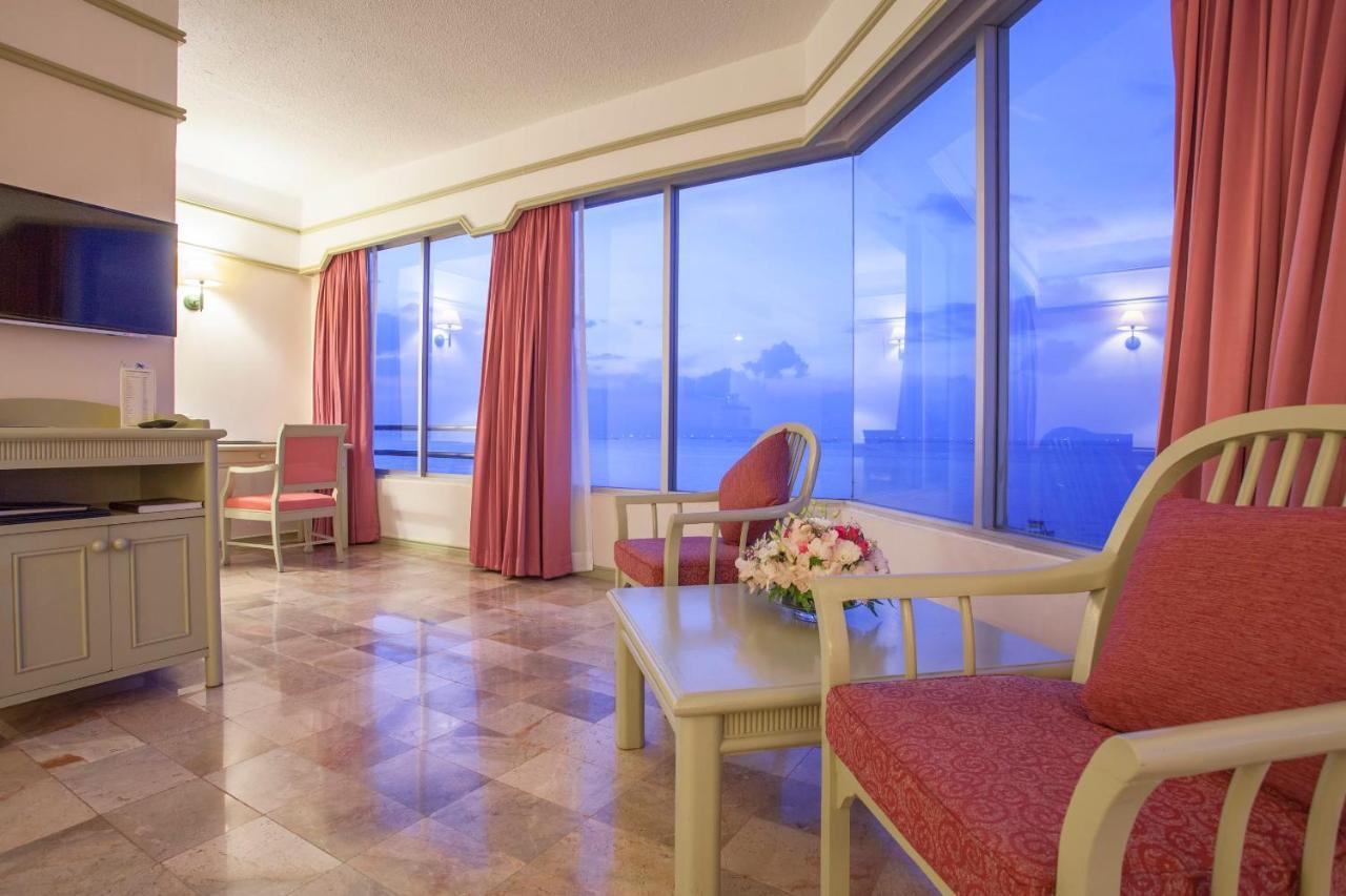 Cholchan Pattaya Beach Resort - Sha Extra Plus Exterior foto A suite at the Grand Hotel