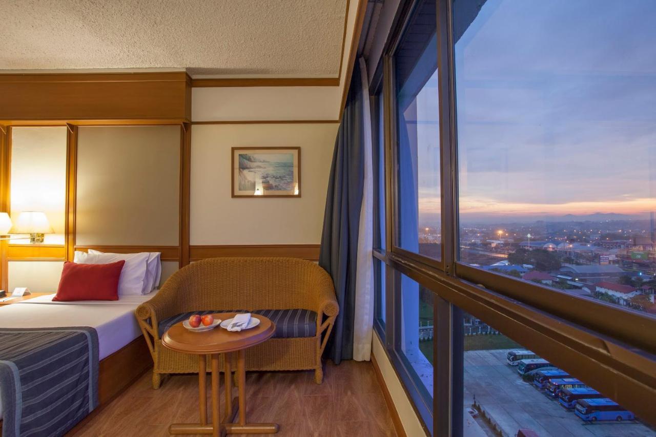 Cholchan Pattaya Beach Resort - Sha Extra Plus Exterior foto Deluxe Room