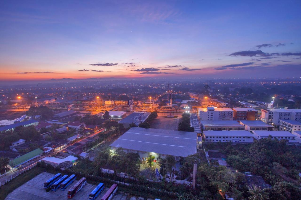 Cholchan Pattaya Beach Resort - Sha Extra Plus Exterior foto Aerial view of the city